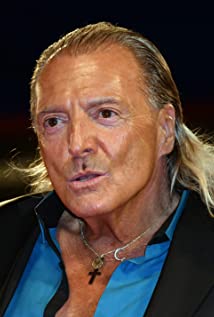 How tall is Armand Assante?